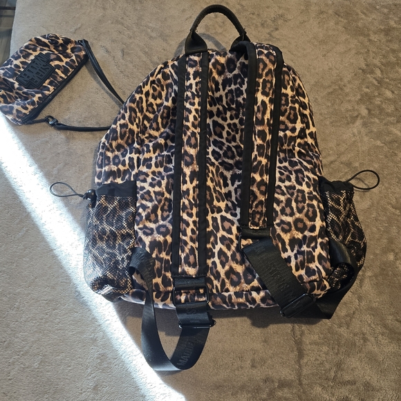 Steve Madden Large BJANA BACKPACK WITH MATCHING WRISTLET Animal Print Pouch NWOT - Picture 6 of 10